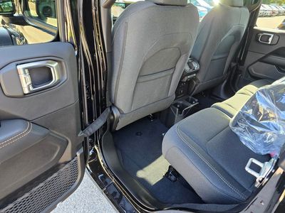 2025 Jeep Wrangler - Photo 26