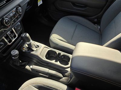 2025 Jeep Wrangler - Photo 22