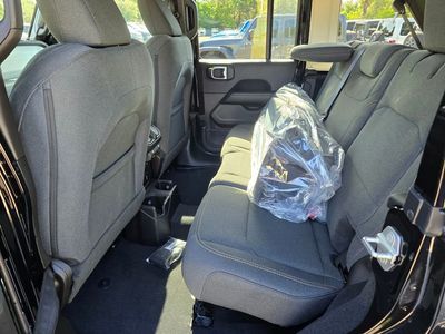 2025 Jeep Wrangler - Photo 27