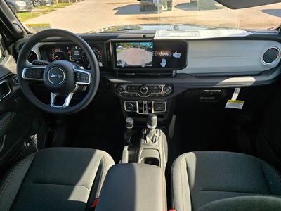 2025 Jeep Wrangler - Photo 31