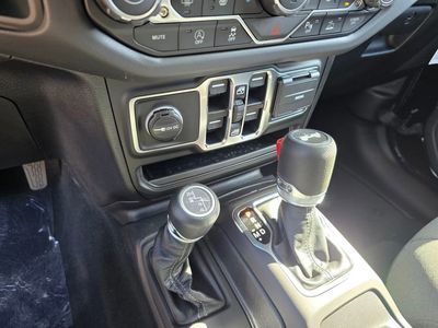 2025 Jeep Wrangler - Photo 25