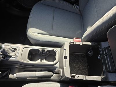 2025 Jeep Wrangler - Photo 24