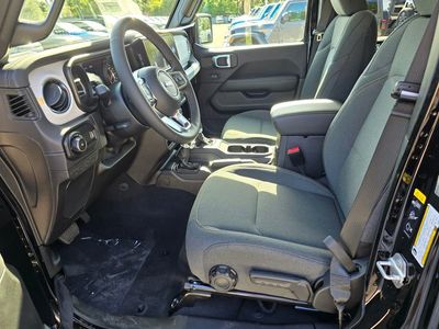 2025 Jeep Wrangler - Photo 15