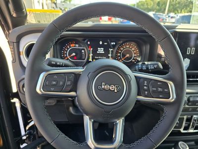 2025 Jeep Wrangler - Photo 16