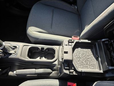 2025 Jeep Wrangler - Photo 23