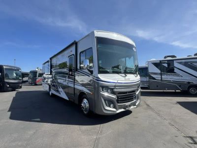 2026 Fleetwood BOUNDER — front three-quarter view