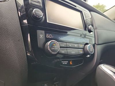 2017 Nissan Rogue - Photo 23
