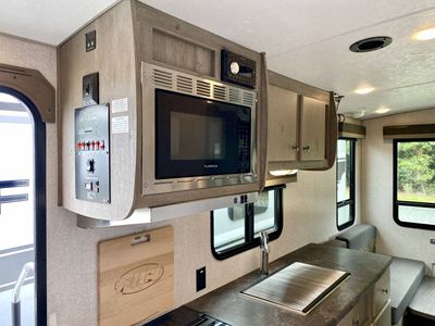 2025 Northwood Nash 17K - Photo 8