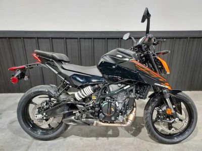 2026 KTM 250 Duke — front three-quarter view