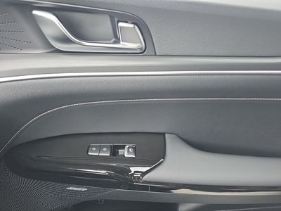 2026 Kia K5 — photo 7 view