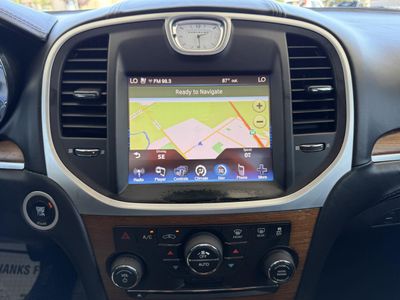 2014 Chrysler 300 — photo 21 view
