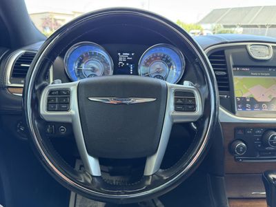 2014 Chrysler 300 — photo 19 view