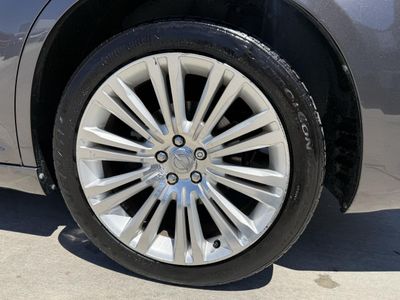 2014 Chrysler 300 — photo 10 view