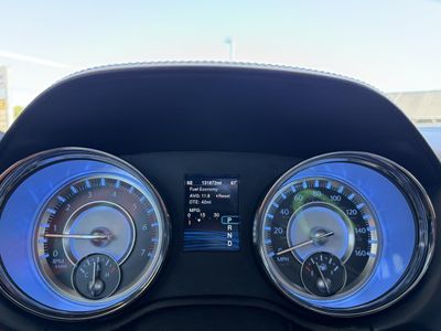 2014 Chrysler 300 — photo 27 view