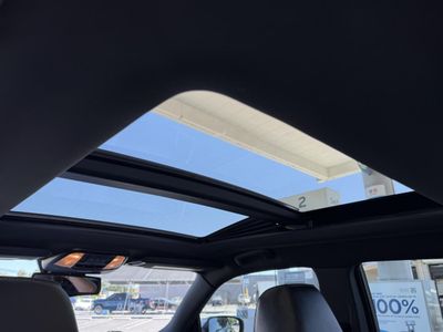 2014 Chrysler 300 — photo 25 view