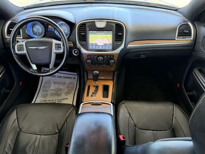 2014 Chrysler 300 — photo 14 view