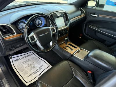 2014 Chrysler 300 — photo 11 view