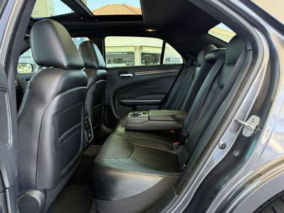 2014 Chrysler 300 — photo 13 view