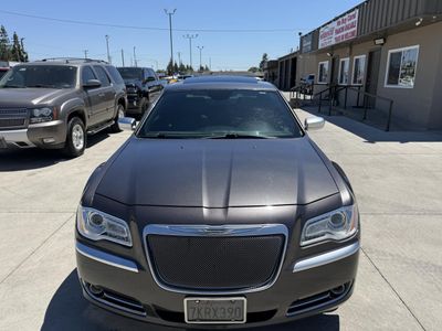 2014 Chrysler 300 — photo 8 view
