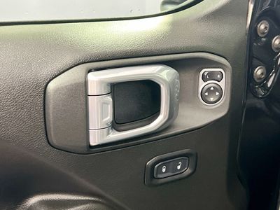2022 Jeep Wrangler - Photo 14