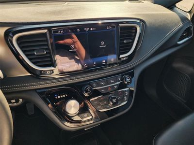 2026 Pre-Owned 2025 Chrysler Pacifica — photo 10 view