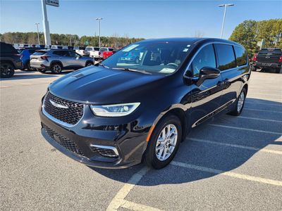 2026 Pre-Owned 2025 Chrysler Pacifica — side profile view