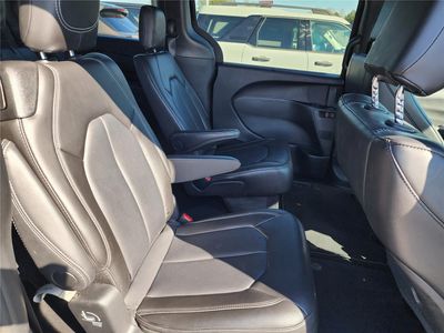 2026 Pre-Owned 2025 Chrysler Pacifica — photo 7 view
