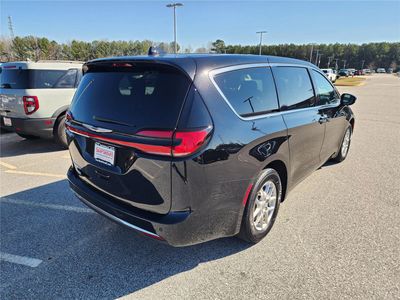 2026 Pre-Owned 2025 Chrysler Pacifica — detail view