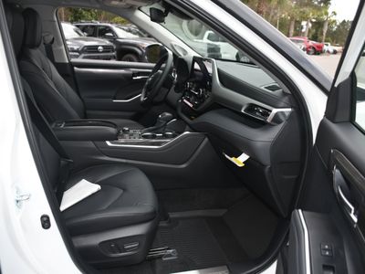 2026 Toyota Highlander - Photo 11