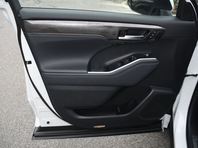 2026 Toyota Highlander - Photo 12