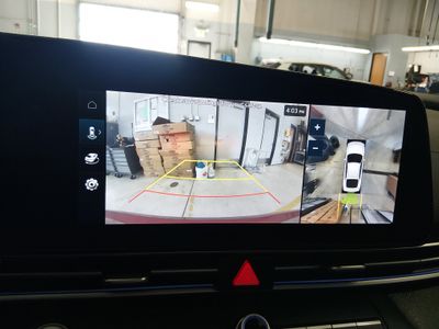 2024 Hyundai Elantra — photo 17 view