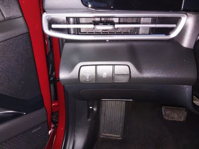 2024 Hyundai Elantra — photo 13 view
