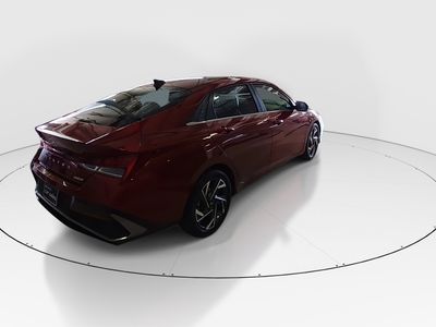 2024 Hyundai Elantra — photo 7 view
