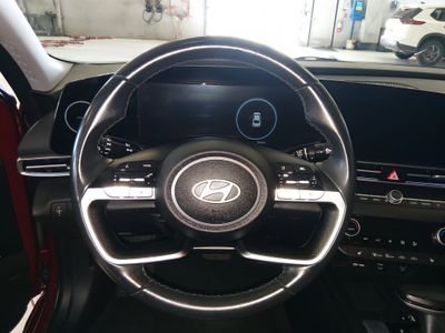 2024 Hyundai Elantra — photo 12 view