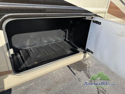 2017 Thor Motor Coach Chateau Super C - Photo 28
