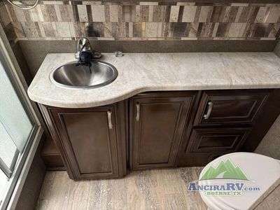 2017 Thor Motor Coach Chateau Super C - Photo 19