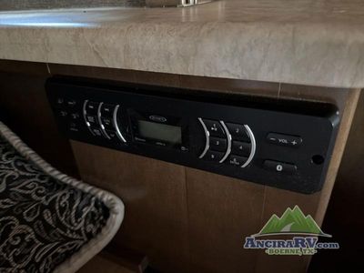 2017 Thor Motor Coach Chateau Super C - Photo 18