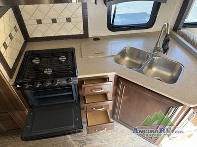 2017 Thor Motor Coach Chateau Super C - Photo 10
