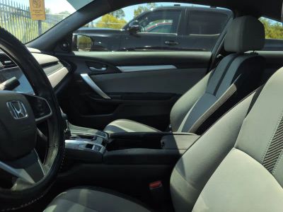 2018 Honda Civic Coupe - Photo 2
