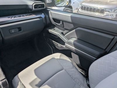 2024 Toyota Tacoma - Photo 9
