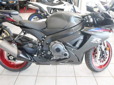 2026 Suzuki GSX-R600 — front three-quarter view
