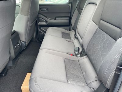 2026 Nissan Frontier — photo 14 view