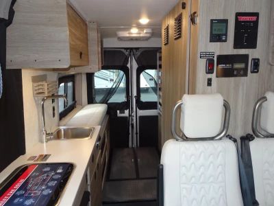 2025 Winnebago SOLIS - Photo 6
