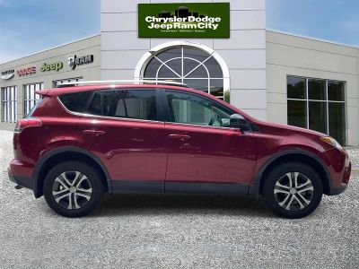 2018 Toyota RAV4 — detail view