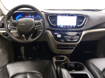 2023 Chrysler Pacifica — photo 12 view