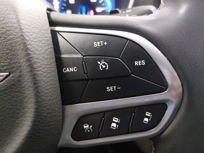 2023 Chrysler Pacifica — photo 18 view