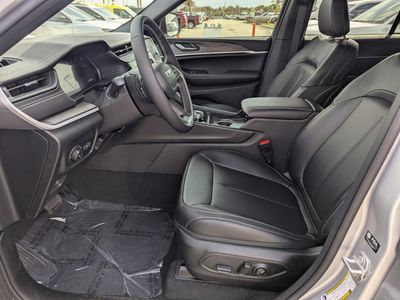 2026 Jeep Grand Cherokee - Photo 12