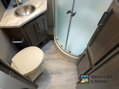 2021 Thor Motor Coach Freedom Traveler — photo 20 view