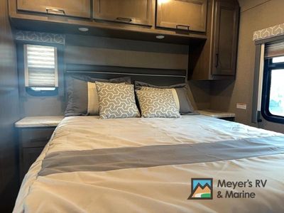 2021 Thor Motor Coach Freedom Traveler — photo 23 view