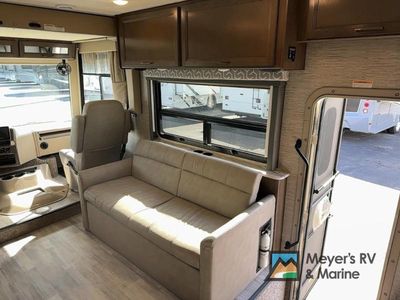 2021 Thor Motor Coach Freedom Traveler — photo 8 view